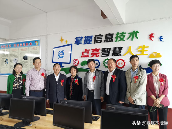 捐資700萬！邱均平顏金蓮教育基金重獎(jiǎng)漣源四中優(yōu)秀學(xué)子