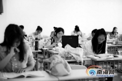 大學(xué)生醉酒后摔下3樓宿舍 高校“夜生活”引深思