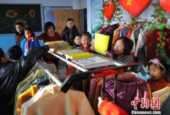 學(xué)?！敖?jīng)營(yíng)”免費(fèi)超市六年 “顧客”系貧困學(xué)生
