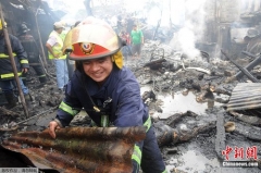 菲律賓一飛機(jī)墜入居民區(qū) 致30余人傷亡