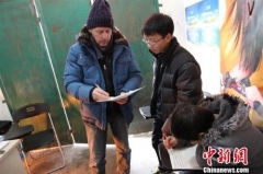湖北秭歸：“洋”女婿為庫區(qū)學(xué)生娃補習(xí)外語